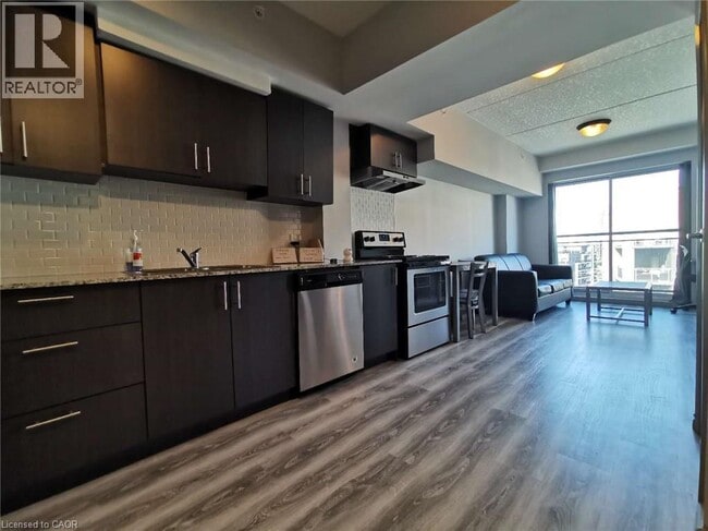 Building Photo - 275 Larch St