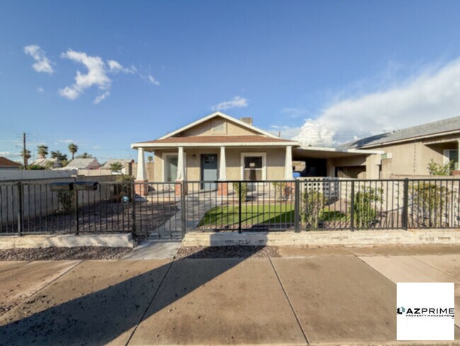 Building Photo - Charming 2/1 Phoenix Casita Apartment!