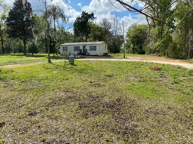 Foto del edificio - 33907 Trilby Rd