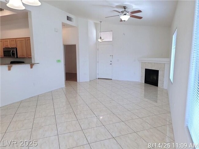 Building Photo - GORGEOUS SW 2nd FLOOR UNIT IN GATED COMMUN...