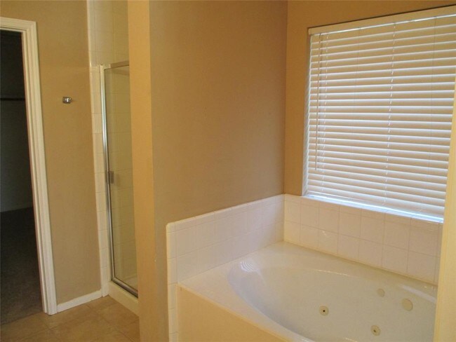 Building Photo - 4326 Burke Ridge Dr