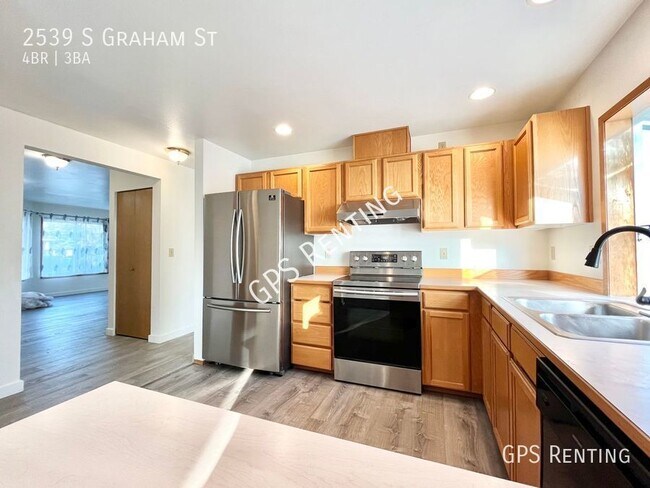 Foto del edificio - Beautiful Bed 4, Bath 2.5, home!