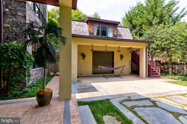 Foto del edificio - 4313 Rosedale Ave
