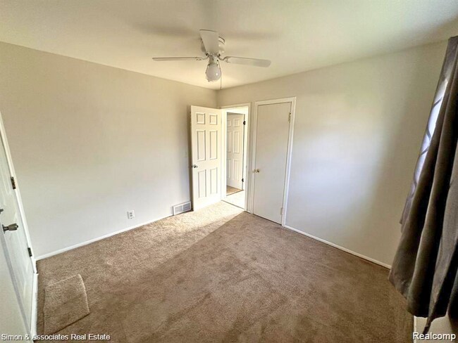 Building Photo - 2439 Stieber St