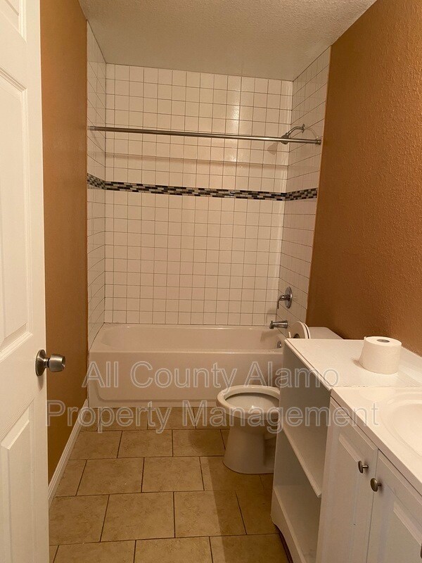 Building Photo - 3107 W Travis St