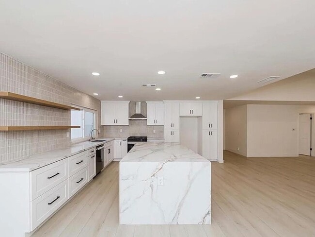 Foto del edificio - 2217 Camino Del Sol