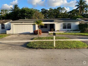 Building Photo - 8250 Southampton Dr