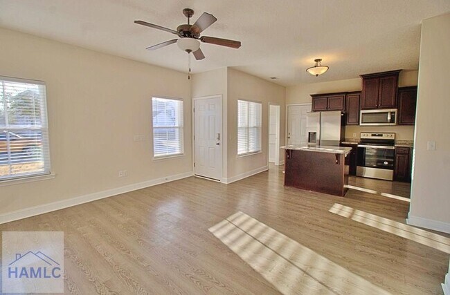 Foto del edificio - 223 Whipple Ave