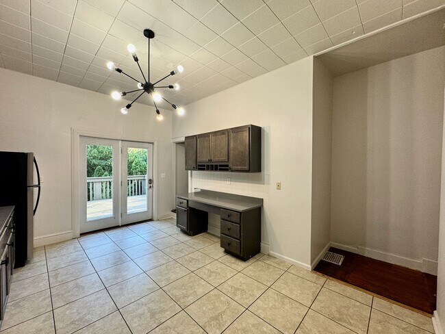 Foto del edificio - 4 bed/2 full bath Rental on Warner - Mins ...