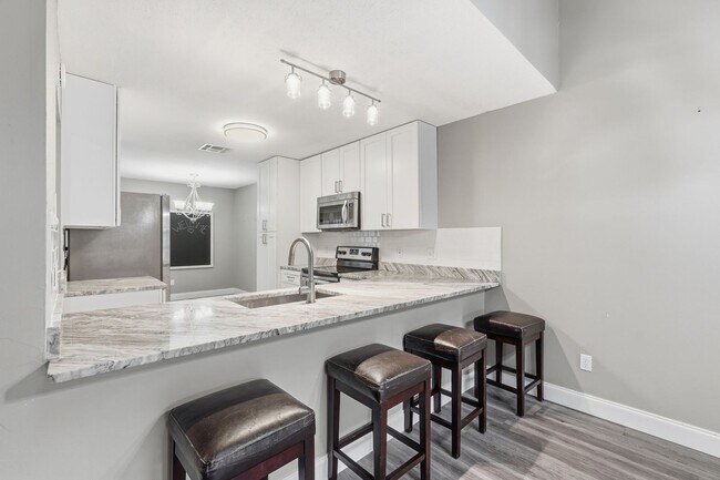 Building Photo - 3 bedroom condo