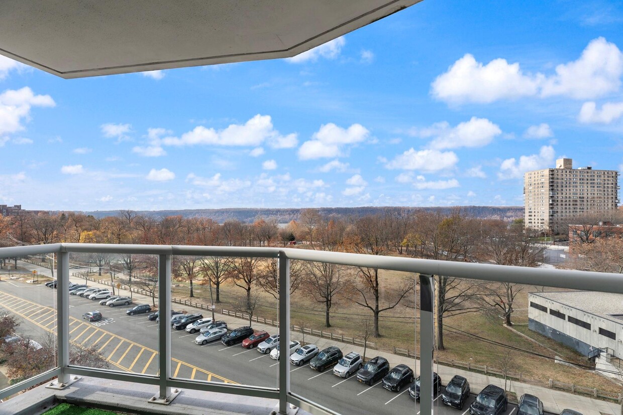 Primary Photo - 3333 Henry Hudson Pkwy W