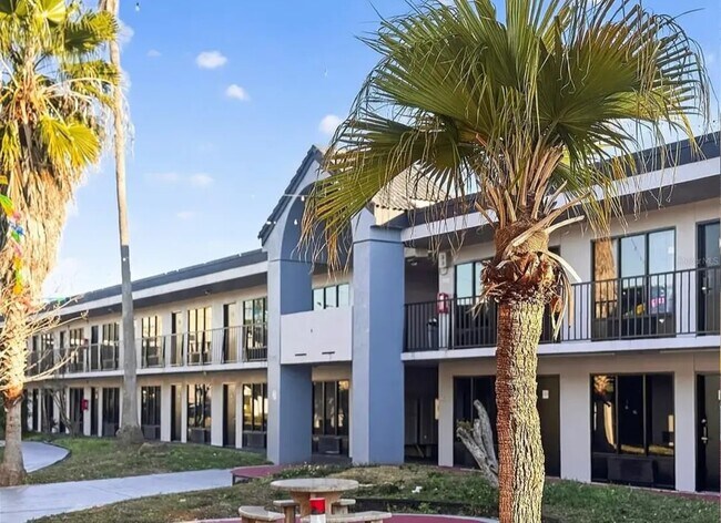 Foto del edificio - 8421 S Orange Blossom Trl