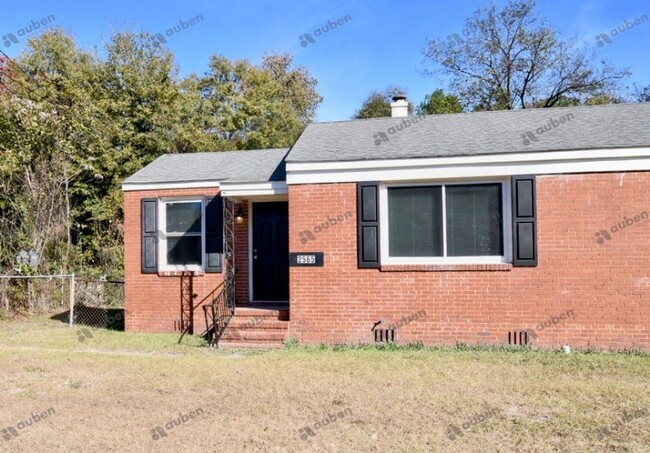 Building Photo - $875 -JUST REDUCED - Charming 2-Bedroom Ho...