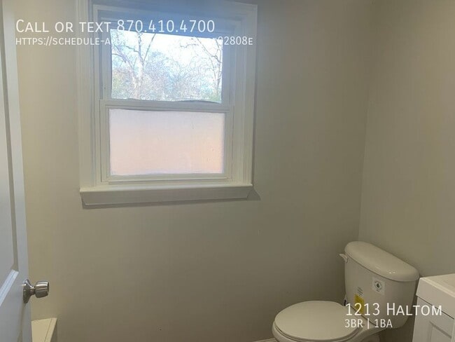 Building Photo - 1213 Haltom-