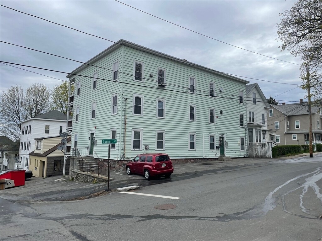 102 Summit St Unit 2A, Clinton, MA 01510 Room for Rent in Clinton, MA