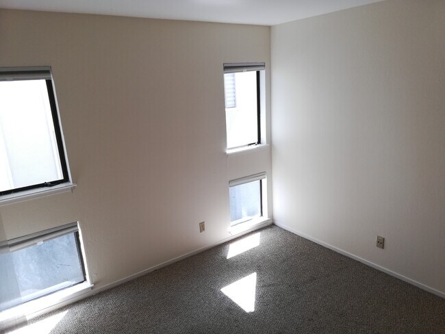 Foto del edificio - 1245 Kearny St