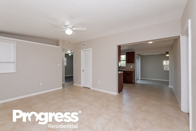 Building Photo - 9665 Crestview St