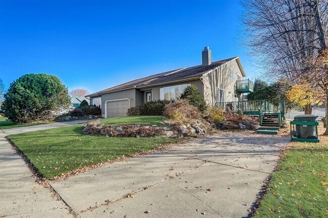 Building Photo - Punzel Sapphire Clarmar