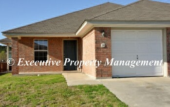 Building Photo - 208 Janelle Dr