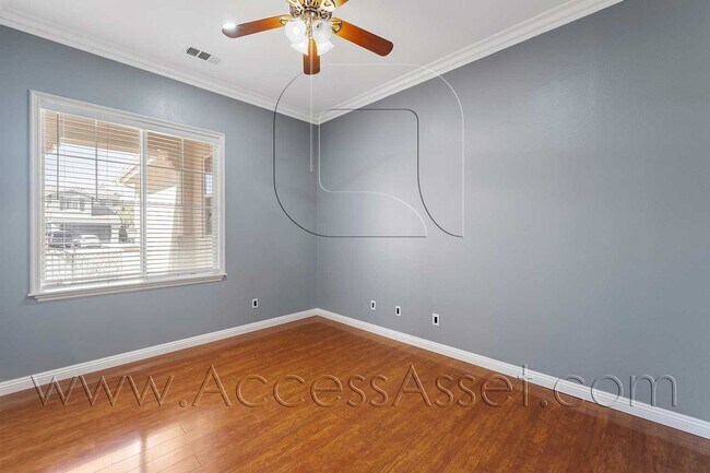 Building Photo - Beautiful 3 Bed/ 3 Bath Single Story Home ...