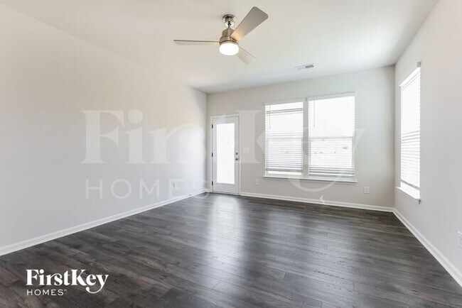 Foto del edificio - 616 Goldburn Wy
