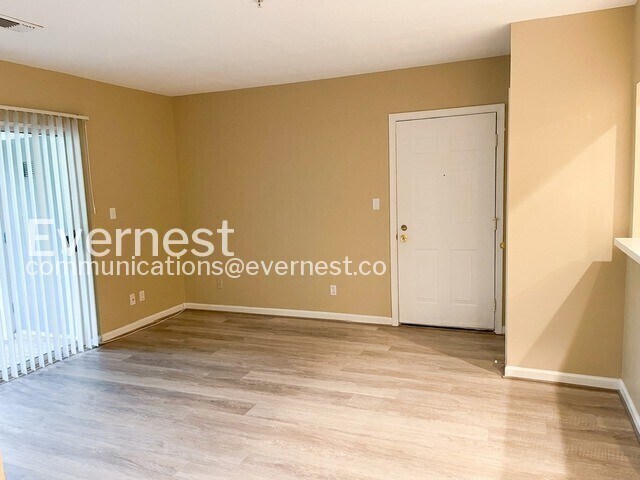 Building Photo - 1-Bed/1-Bath Condo/Pet Friendly/Available Soon!