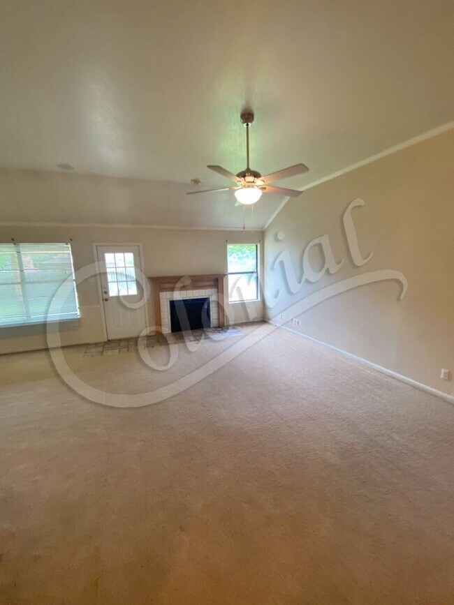 Foto del edificio - AVAILABLE NOW; APPLY AT OUR WEBSITE TODAY!