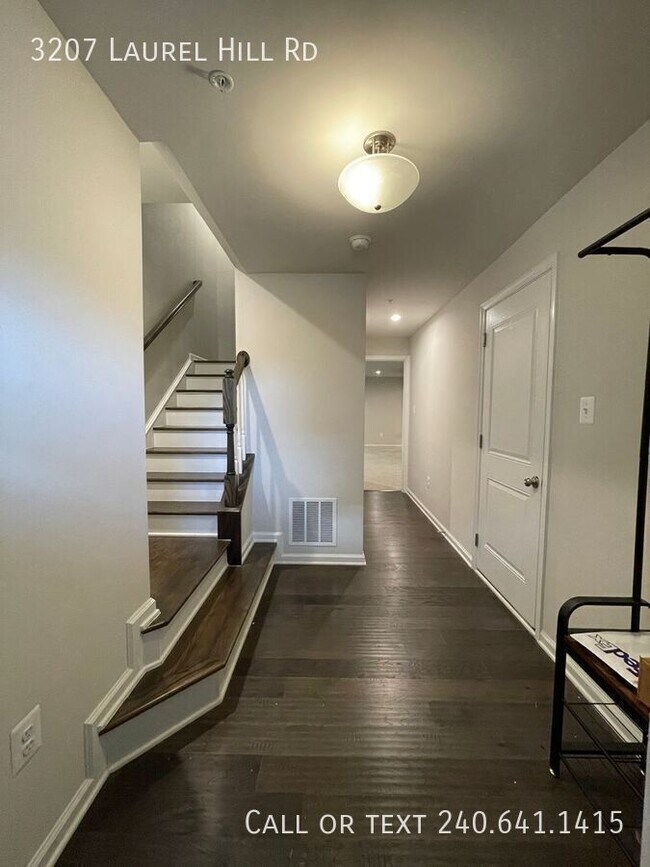 Foto del edificio - 3207 Laurel Hl Rd