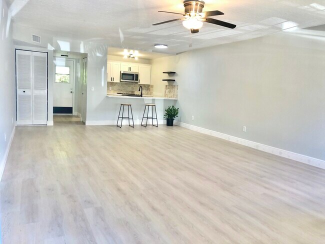 Sala de estar - 4915 W McElroy Ave