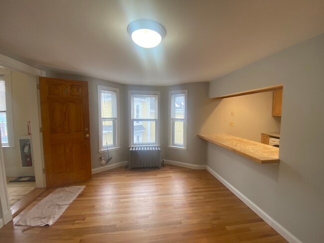 Building Photo - 114 Magazine St