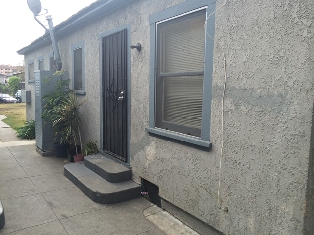 Building Photo - 1445 Elm Ave