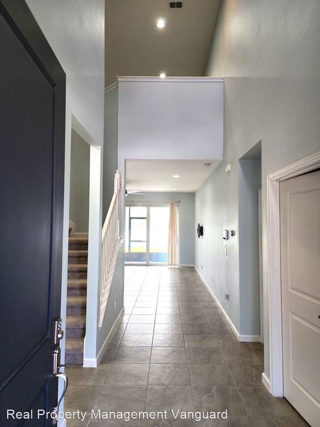Building Photo - 4 br, 3.5 bath House - 976 Flyer St