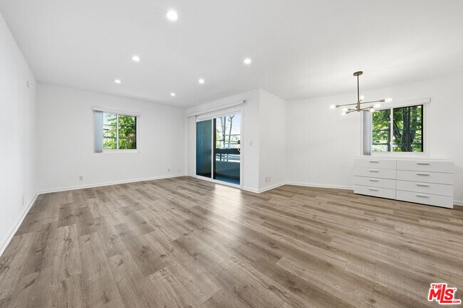 Foto del edificio - 1037 N Vista St