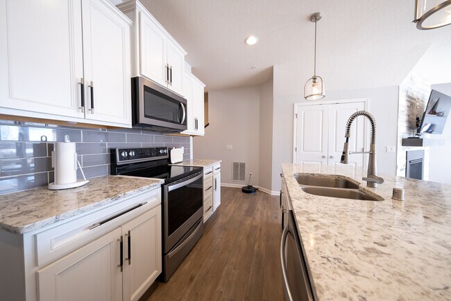 Foto del edificio - 756 Stonegate Rd