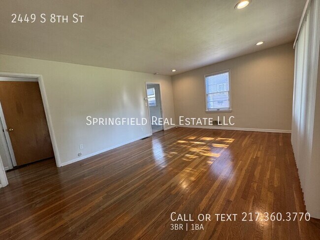 Foto del edificio - 2449 S 8th St