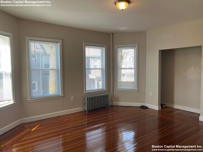 Building Photo - 179 Belmont St