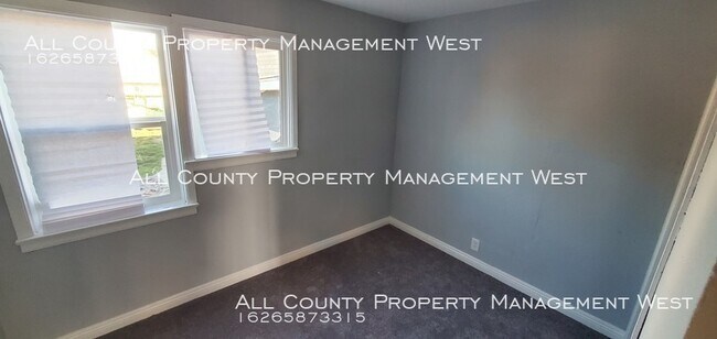 Building Photo - 2 bedroom 1 bath duplex for rent.