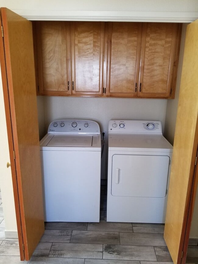 Foto del edificio - 2 Br 1 Ba available Now