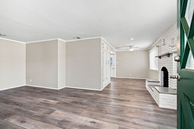Building Photo - 259 Sturtevant Dr