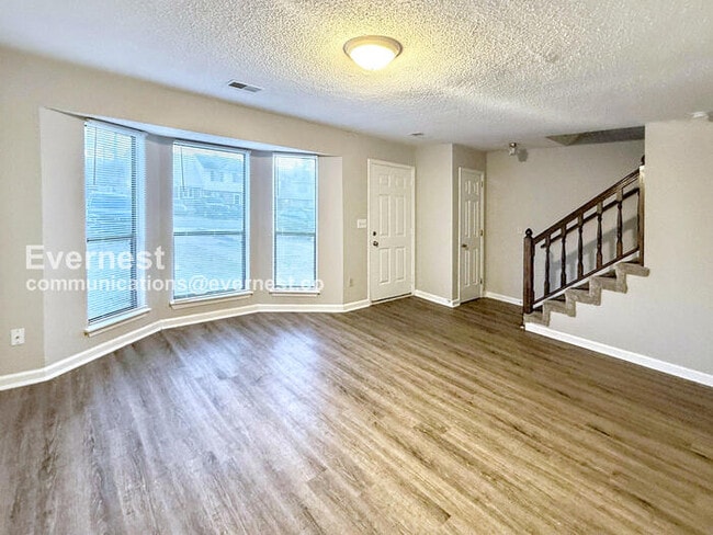 Building Photo - Spacious Townhome with Fenced Yard and Parking Space