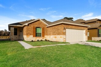Building Photo - 14735 Country Club Dr