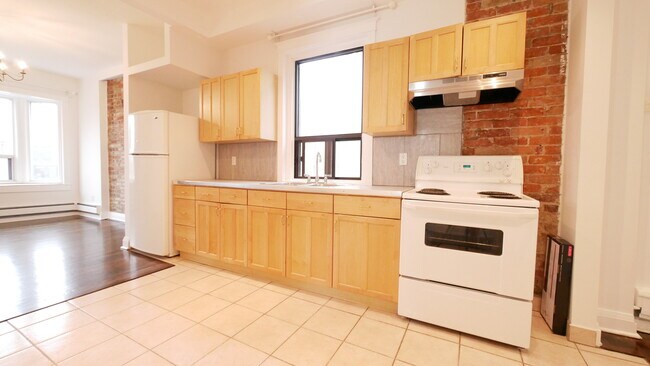 Photo du bâtiment - Gorgeous 2 Bedroom in Central Toronto