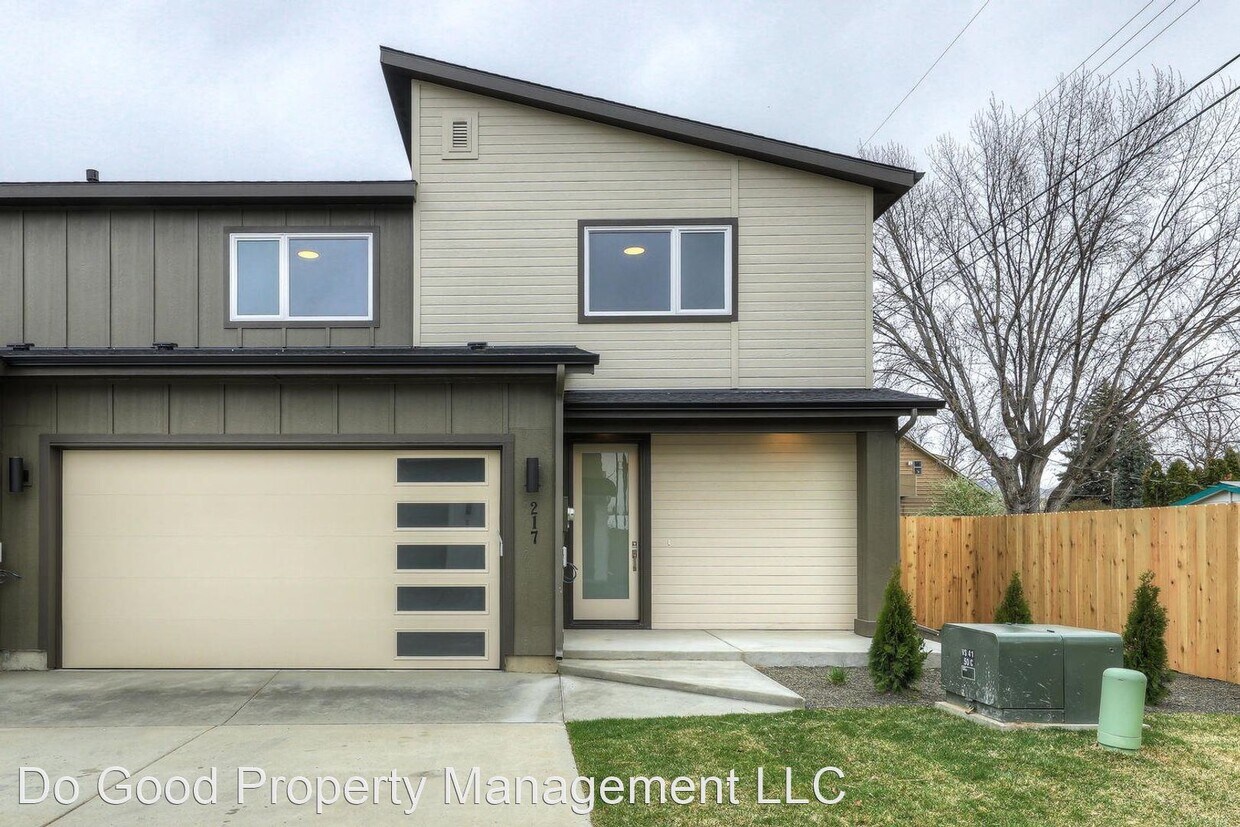 4 br, 3.5 bath House 217 E 36th St. House Rental in Garden City, ID