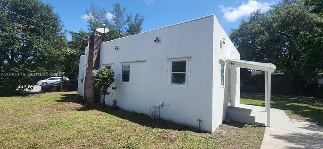 Foto del edificio - 944 NW 81st St.