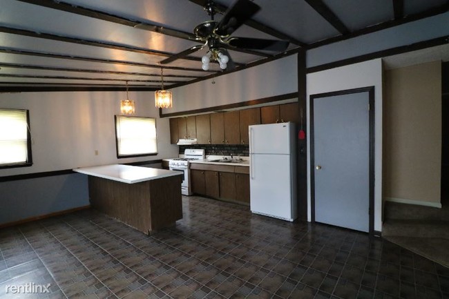 Building Photo - 2 br, 1 bath House - 1014 3rd Ave