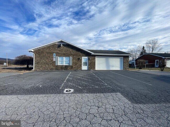 Building Photo - 4124 Lincoln Way E