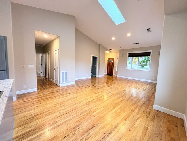 Building Photo - 2537 Eagle Creek Ln