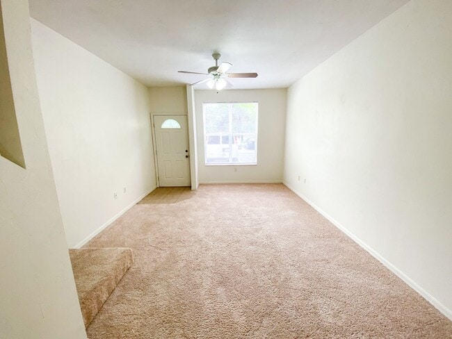 Building Photo - Victoria Station #156 - Pet Friendly!