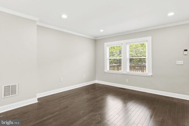 Building Photo - 78 N Dundalk Ave