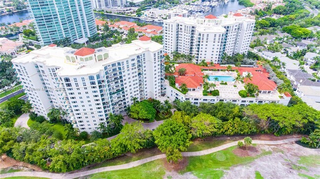 Building Photo - 20000 E Country Club Dr